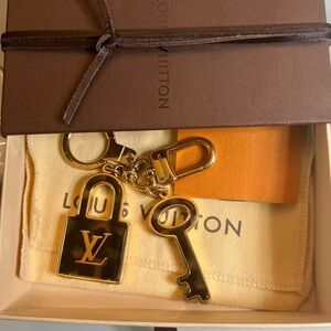 Authentic Louis Vuitton  Bag Charm Keyholder Key Ring Keychain #44854
